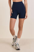 תמונת דוגמן קידמית של Align&trade; High-Rise Short 6