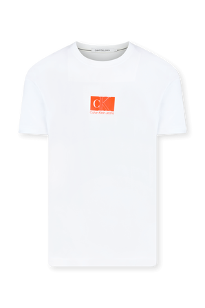 חולצת טי לבנה עם לוגו CALVIN KLEIN