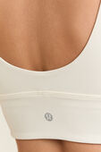 תמונת תקריב דוגמן של Align V Neck Bra C/D
