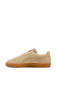 תמונה אחורית של נעלי סניקרס סוויד