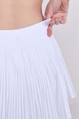 תמונת תקריב דוגמן של High-Rise Pleated Tennis Skirt