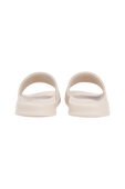 תמונת תקריב של כפכפי סלייד