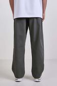 תמונת דוגמן אחורית של Unshaken Relaxed Pull-On