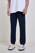 תמונת דוגמן קידמית של Steady State Classic-Fit Jogger Regular