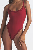 תמונת תקריב דוגמן של CAMI BODYSUIT