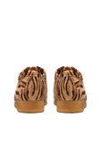 תמונת פנים של נעלי מוקסינים זמש