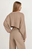 תמונת דוגמן אחורית של EasySet Relaxed-Fit Cropped Long-Sleeve Shirt Wordmark