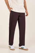 תמונת דוגמן קידמית של VersaTwill&trade; Utility Pant 32L