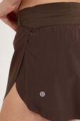 תמונת תקריב דוגמן של Fast and Free High-Rise Classic-Fit Split Short 3''