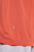 תמונת תקריב דוגמן של Metal Vent Tech Short Sleeve