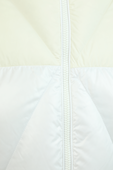 תמונה אחורית של מעיל פאפר מרוכסן בגוון לבן