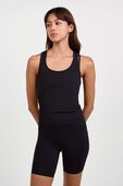 תמונת דוגמן קידמית של Swiftly Tech Scoopneck Tank 2.0 *Race