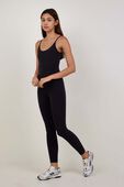 תמונת דוגמן קידמית של Align&trade; V-Back Bodysuit 25