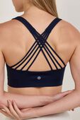 תמונת תקריב דוגמן של FlexyFlex Strappy Yoga Bra Light Support, D-DDD Cups