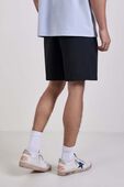 תמונת דוגמן אחורית של Woven Relaxed-Fit Pleated Short 8''
