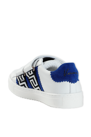 מידות 27-29 נעלי סניקרס עם הדפס GRECA בכחול רויאל VERSACE KIDS