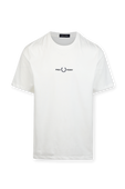 חולצת טי לבנה עם לוגו רקום FRED PERRY