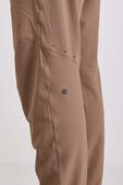 תמונת תקריב דוגמן של License to Train Textured Jogger Regular