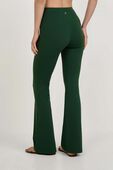 תמונת דוגמן אחורית של *Groove Nulu&trade; HR Flared Pant Regular