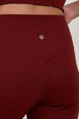 תמונת תקריב דוגמן של lululemon Align&trade; High-Rise Lettuce-Hem Flared Pant