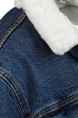 תמונה אחורית של Fur Collar Trucker Denim Jacket