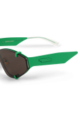 תמונת תקריב של משקפי שמש גריפ ירוקים
