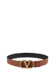 תמונה אחורית של Reversible V Logo Signature Belt in Brown
