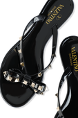 תמונת תקריב של Rockstud Thong Flip-Flops in Black