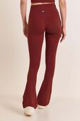 תמונת דוגמן אחורית של Align™ Mini-Flare Pant *Regular