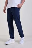 תמונת דוגמן קידמית של Zeroed In Slim-Fit Pant
