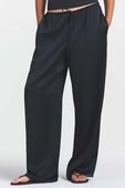 תמונת דוגמן קידמית של PANT WITH LACE