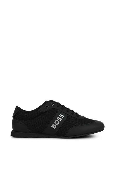 נעלי סניקרס שחורות עם לוגו