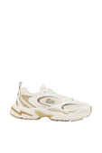 תמונה קידמית של נעלי סניקרס