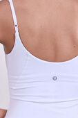 תמונת תקריב דוגמן של Align&trade; Waist-Length Cami Tank Top A/B Cup