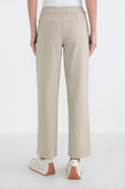 תמונת דוגמן אחורית של Straight-Leg Mid-Rise Pant Luxtreme