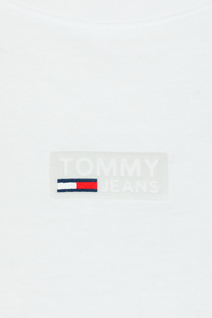 חולצת טי לבנה עם לוגו פאץ' TOMMY HILFIGER