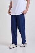 תמונת דוגמן קידמית של Balancer Woven Relaxed-Fit Pant Regular