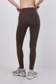 תמונת דוגמן אחורית של Wunder Under SmoothCover&trade; HR Tight 28