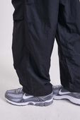 תמונת תקריב דוגמן של UV-Protective Hiking Pant