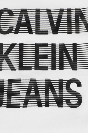 גילאי 4-16 חולצת לוגו בלבן CALVIN KLEIN