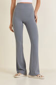 תמונת דוגמן קידמית של Groove High-Rise Nulu™ Flared Pant *Regular