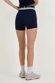 תמונת דוגמן אחורית של Everlux Contour-Seam High-Rise Training Short 4''