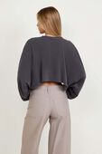 תמונת דוגמן אחורית של EasySet Relaxed-Fit Cropped Long-Sleeve Shirt