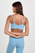 תמונת דוגמן אחורית של Focuser&trade; Scoop-Neck Bra A/B Cup