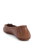 נעלי בובה מעור עם לוגו מטאלי TORY BURCH