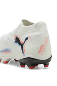 תמונת תקריב של נעלי כדורגל פיוצ'ר 8 פרו