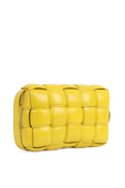 תיק קסטה מרופד בצבע צהוב מבריק BOTTEGA VENETA