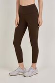 תמונת דוגמן קידמית של lululemon Align&trade; High-Rise Crop 23