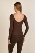 תמונת דוגמן אחורית של Ribbed Scoop-Back Yoga Long Sleeve