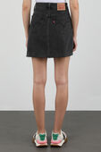 תמונת דוגמן אחורית של חצאית ג'ינס שחורה באורך מיני
